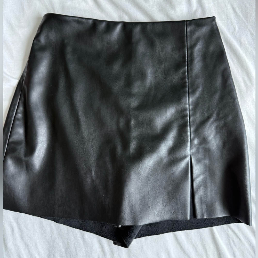 Zara Black Faux Leather Skort Small